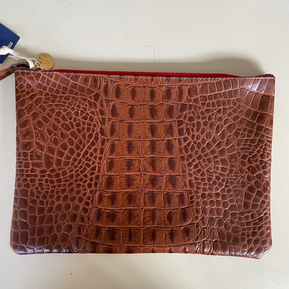 🧡NWT CLARE V. Clutch in tan/cognac croc - Picture 2 of 2